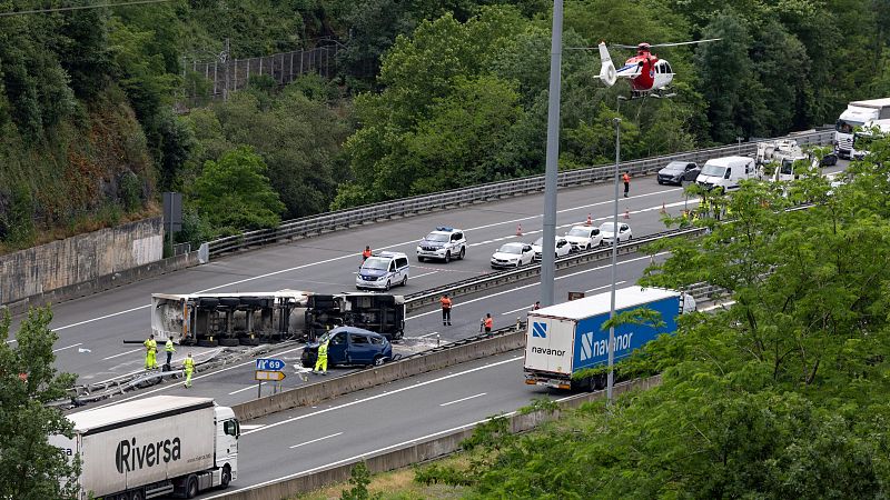 Cinco policías forales mueren en un accidente de tráfico - Telenavarra | Ver