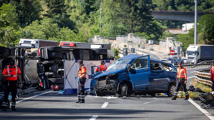 Telediario 1 - Mueren cinco policías forales en un accidente de tráfico en Gipuzkoa