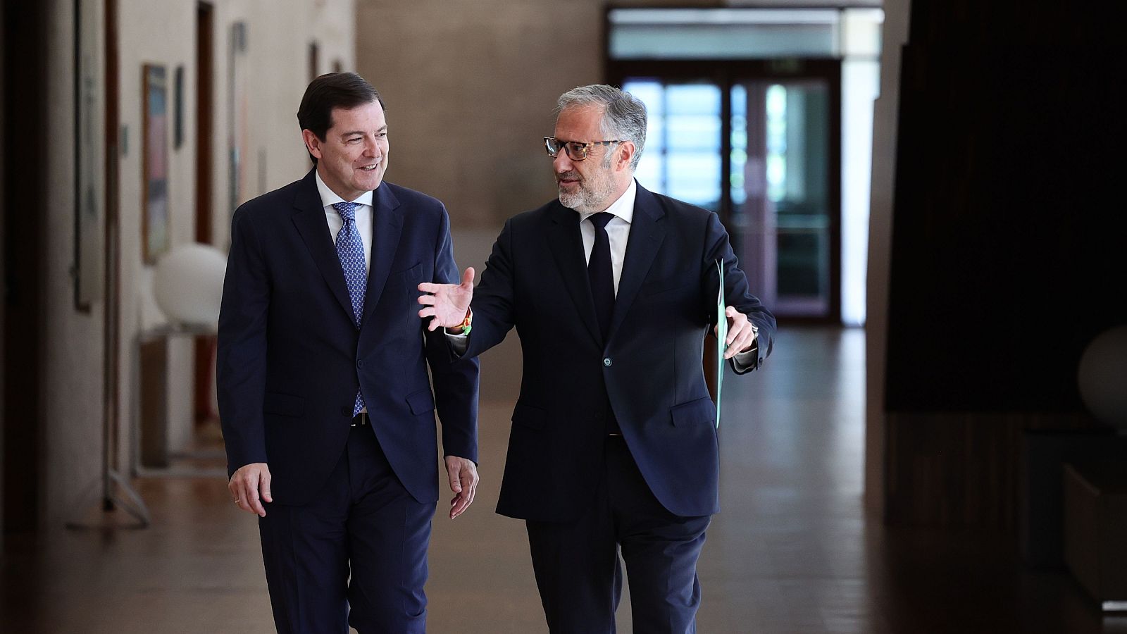 Acuerdo de gobierno de PP y Vox para cuatro años y con el criterio de "prioridad nacional"