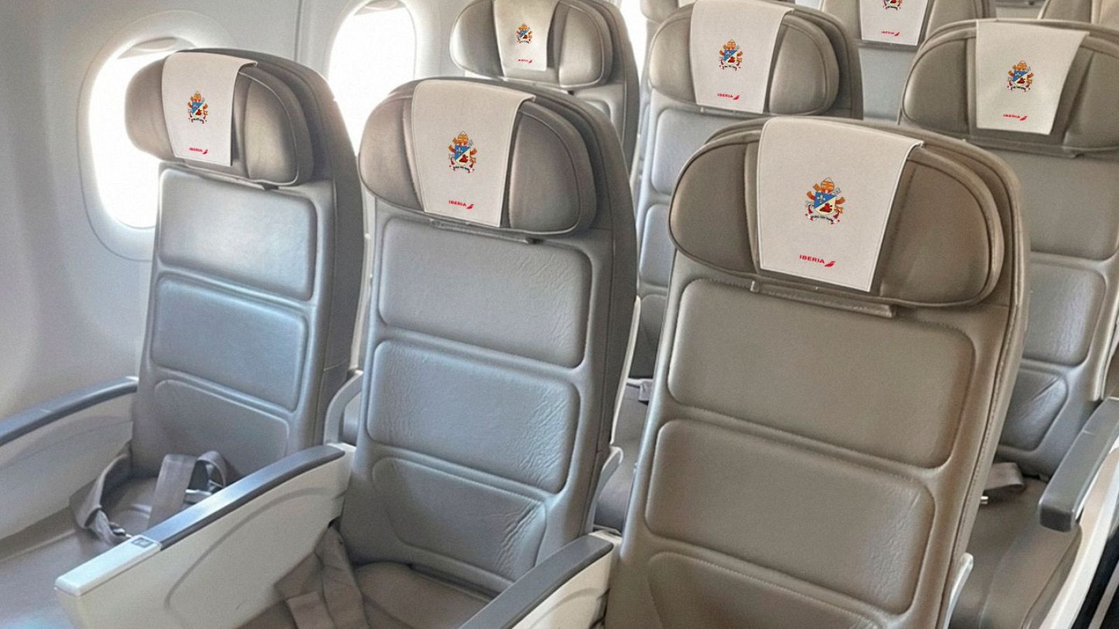 El avión en el que viajará León XIV | Ver