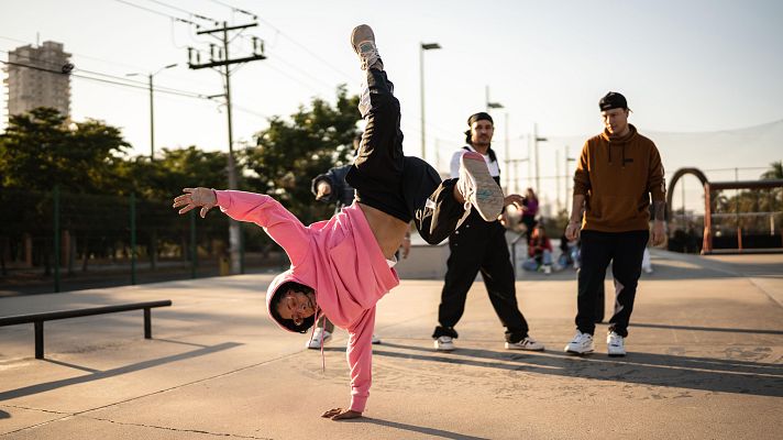  - El rapero "Trueno" conecta el hip hop de la vieja escuela con la identidad de barrio y la cultura de su país, Argentina