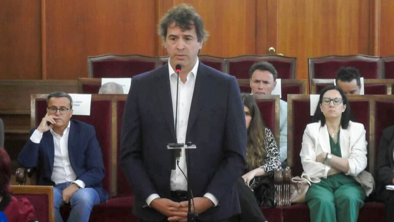 El hermano del presidente del Gobierno, David Sánchez, ha negado en el juicio contra él por su contratación en 2017 como coordinador de conservatorios en la Diputación de Badajoz haber tenido "información directa" sobre el proceso ni haber intervenido, tampoco en la de su amigo Luis María Carrero como coordinador de actividades transfronterizas.