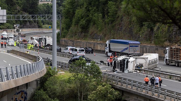 Telediario 1 - Investigan las causas de la muerte de cinco policías forales en Elgoibar, Navarra