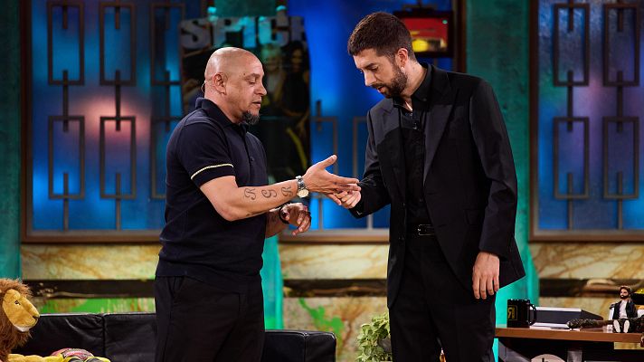 La Revuelta - El regate de Messi que dejó huella a Roberto Carlos