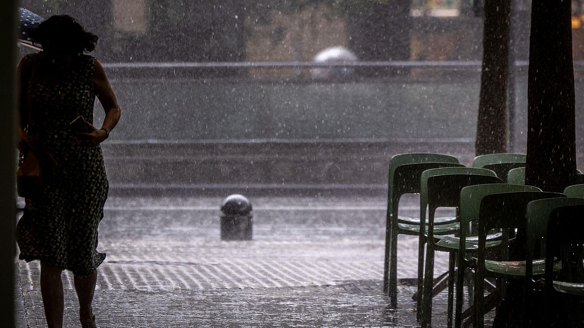 Ca�da t�rmica en el este con lluvias fuertes en Catalu�a