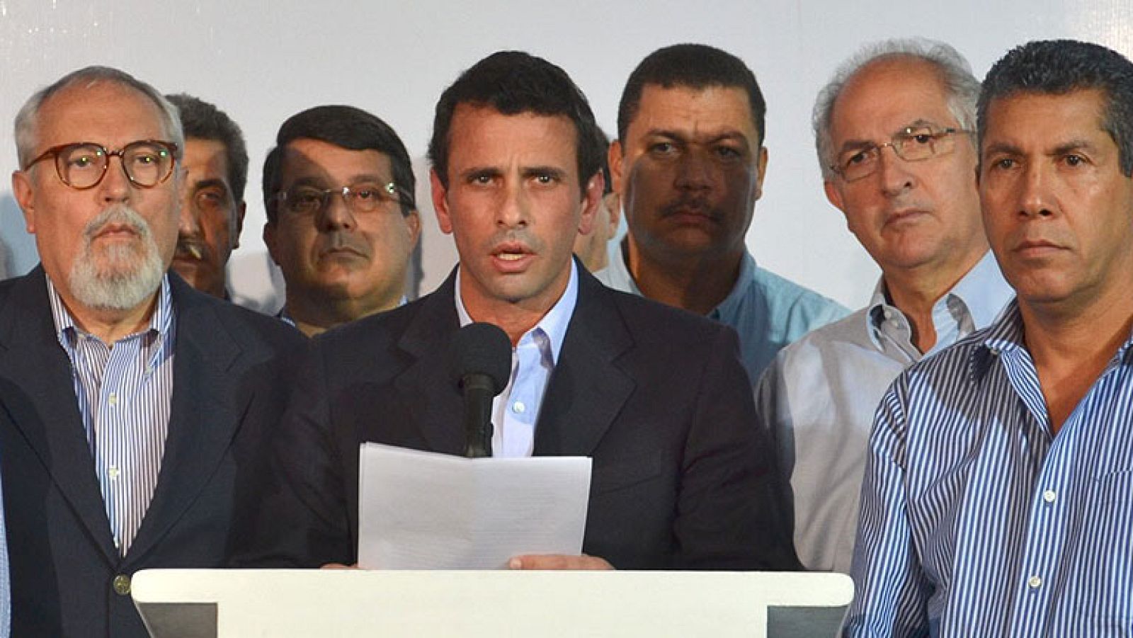 Capriles, ante el reto de dirigir una débil oposición - Informativo 24h | Ver