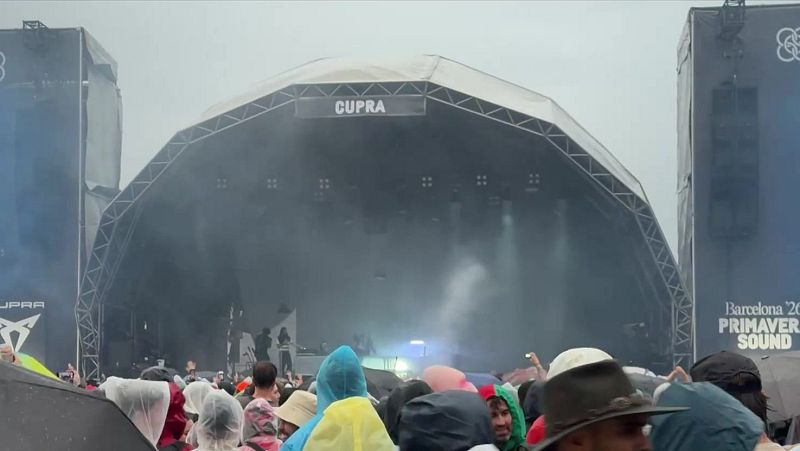 La pluja obliga a suspendre els grans concerts del Primavera Sound - L'Informatiu | Veure