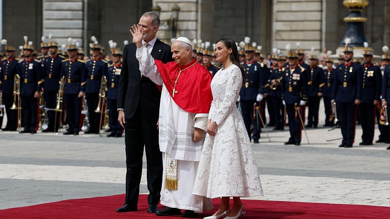 Los reyes reciben al papa León XIV en el Palacio Real - Informativo 24h | Ver