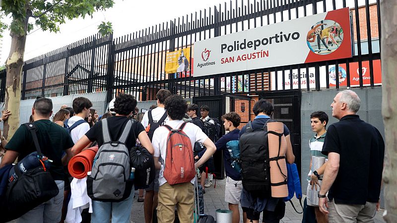 Miles de fieles pasar�n la noche en hoteles improvisados en Madrid - Telediario Fin de Semana | Ver