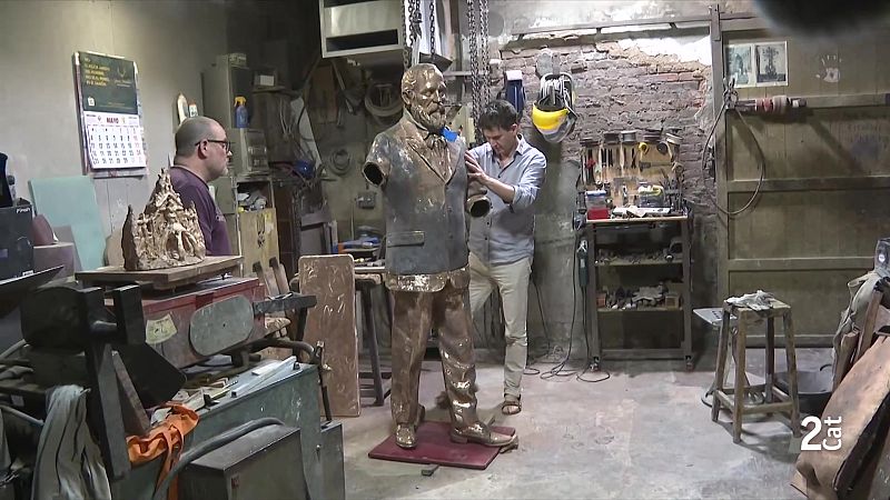 Reus dedica una estàtua a Antoni Gaudí