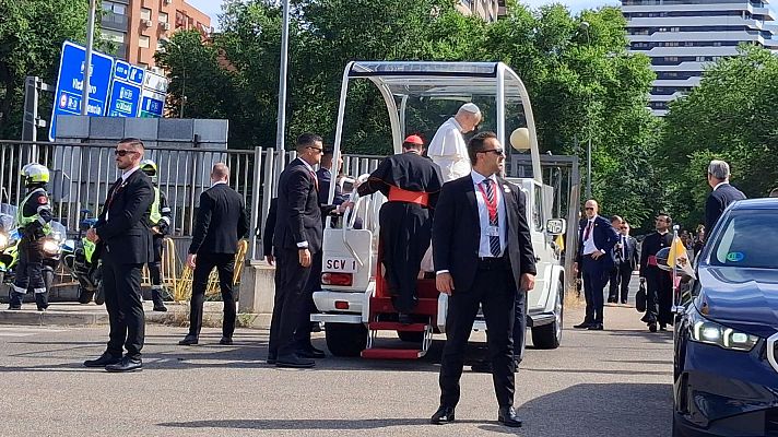 RTVE Noticias Vídeo - El papa hace una escala en Torrespaña antes de su encuentro en el Movistar Arena