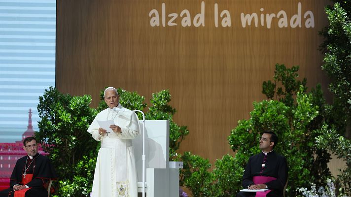 El papa preside el encuentro \"Tejer redes con el mundo de la cultura, la educación, la empresa y el deporte\" en el Movistar Arena de Madrid