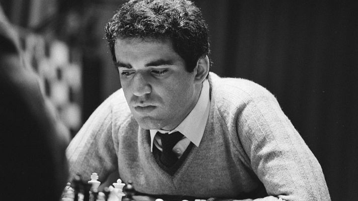 Conexión vintage - Garry Kasparov se convierte en 1985 en el campeón del mundo de ajedrez más joven de la historia al ganar a Karpov