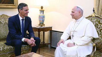 S�nchez comparte con el papa "el valor de las migraciones" y le regala un olivo, s�mbolo de paz