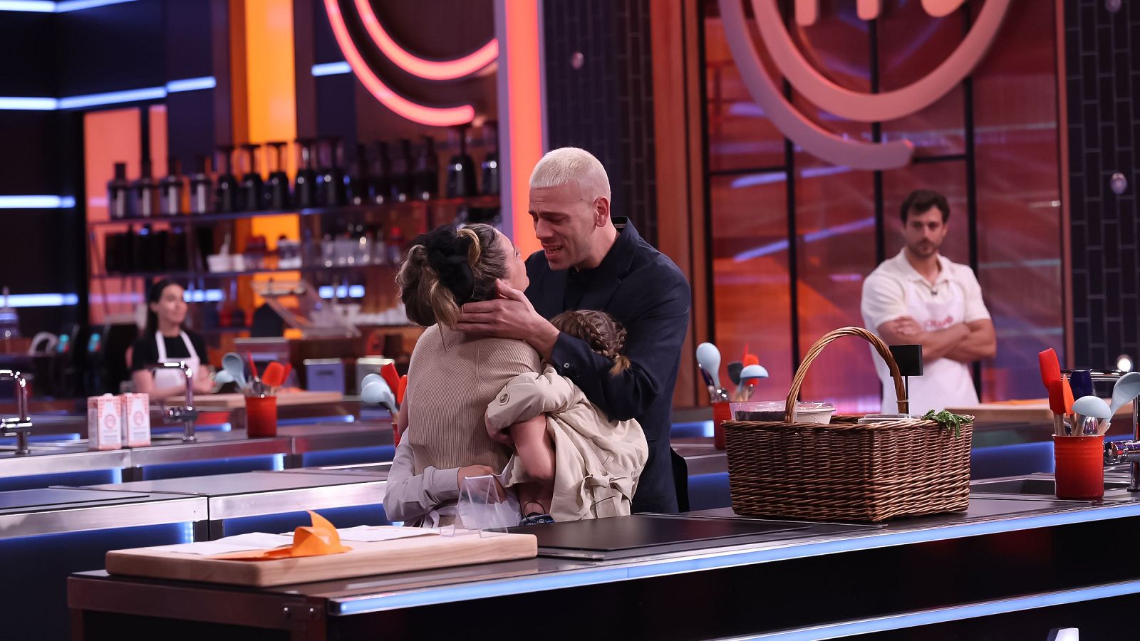 Camilla acaba entre lágrimas al reencontrarse con sus hijos - MasterChef | Ver