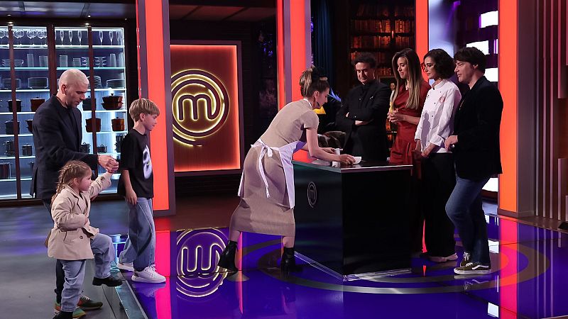 El bonito plato de Camilla en familia - MasterChef | Ver
