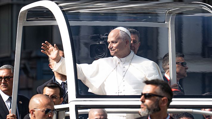 Telediario 1 - Redes sociales, migración o acogida: así son los primeros mensajes que nos deja el papa León XIV