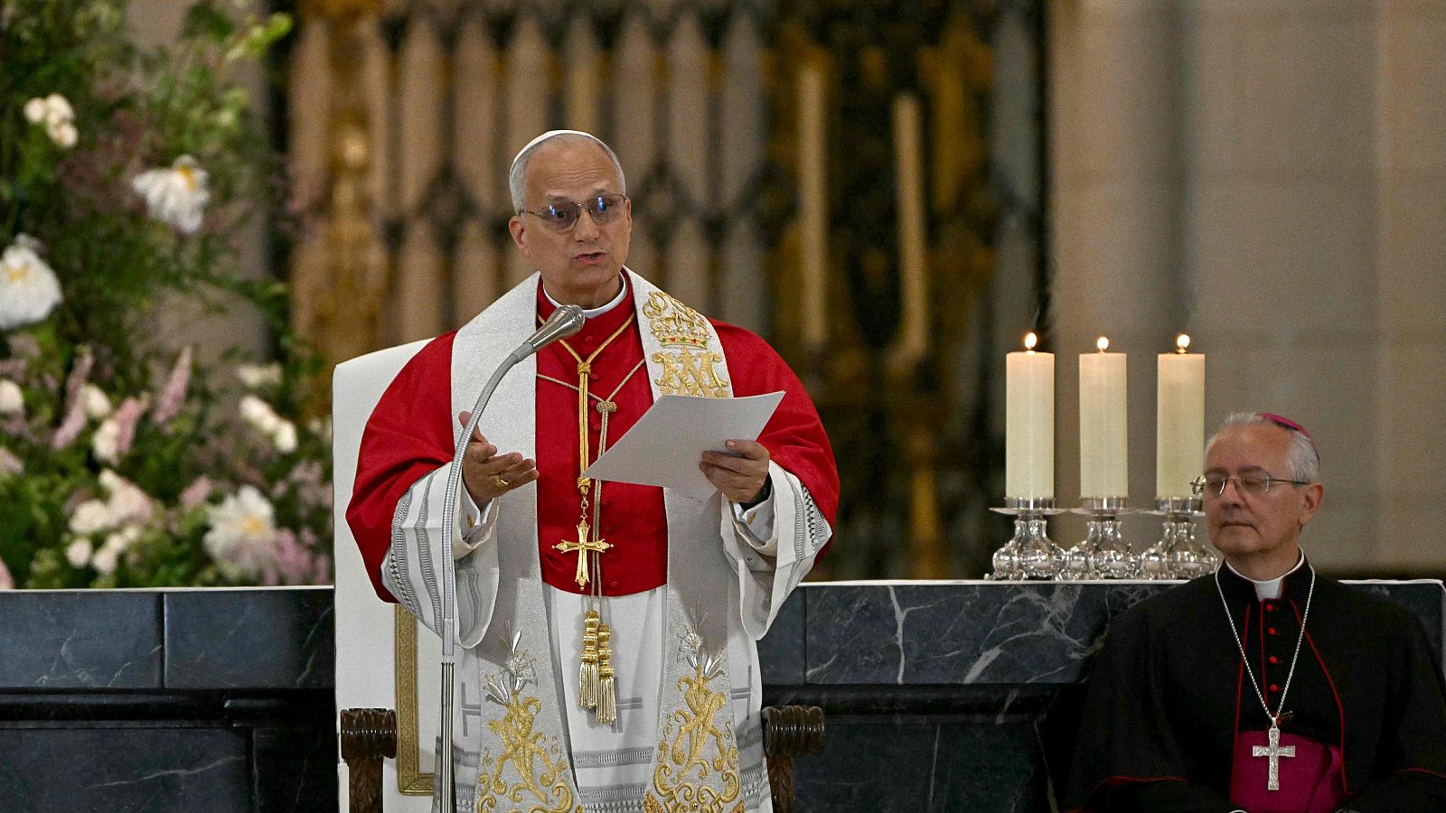 Especial informativo - Visita del papa León XIV a España: Ofrenda Catedral Almudena y Encuentro Iglesia Comunidad Diocesana (Bernabéu) - Especiales informativos | Ver