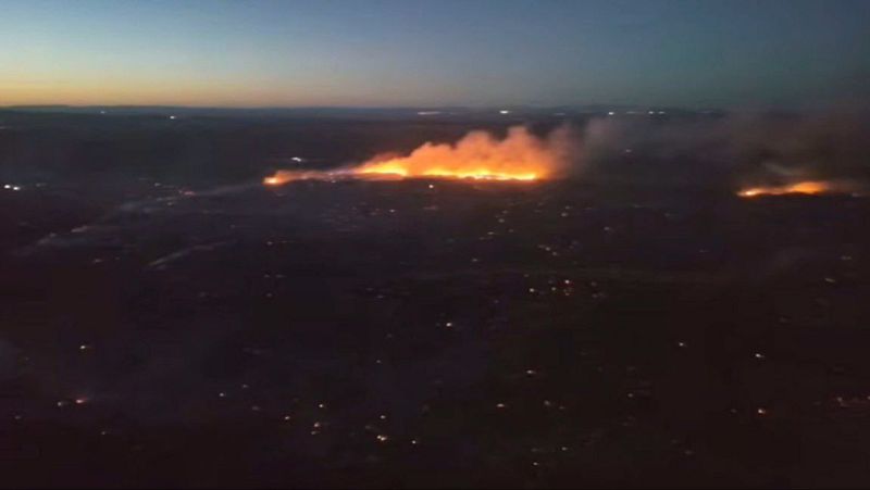 Un incendio provoca m�s de 360 desalojados en Huelva - Informativo 24h | Ver