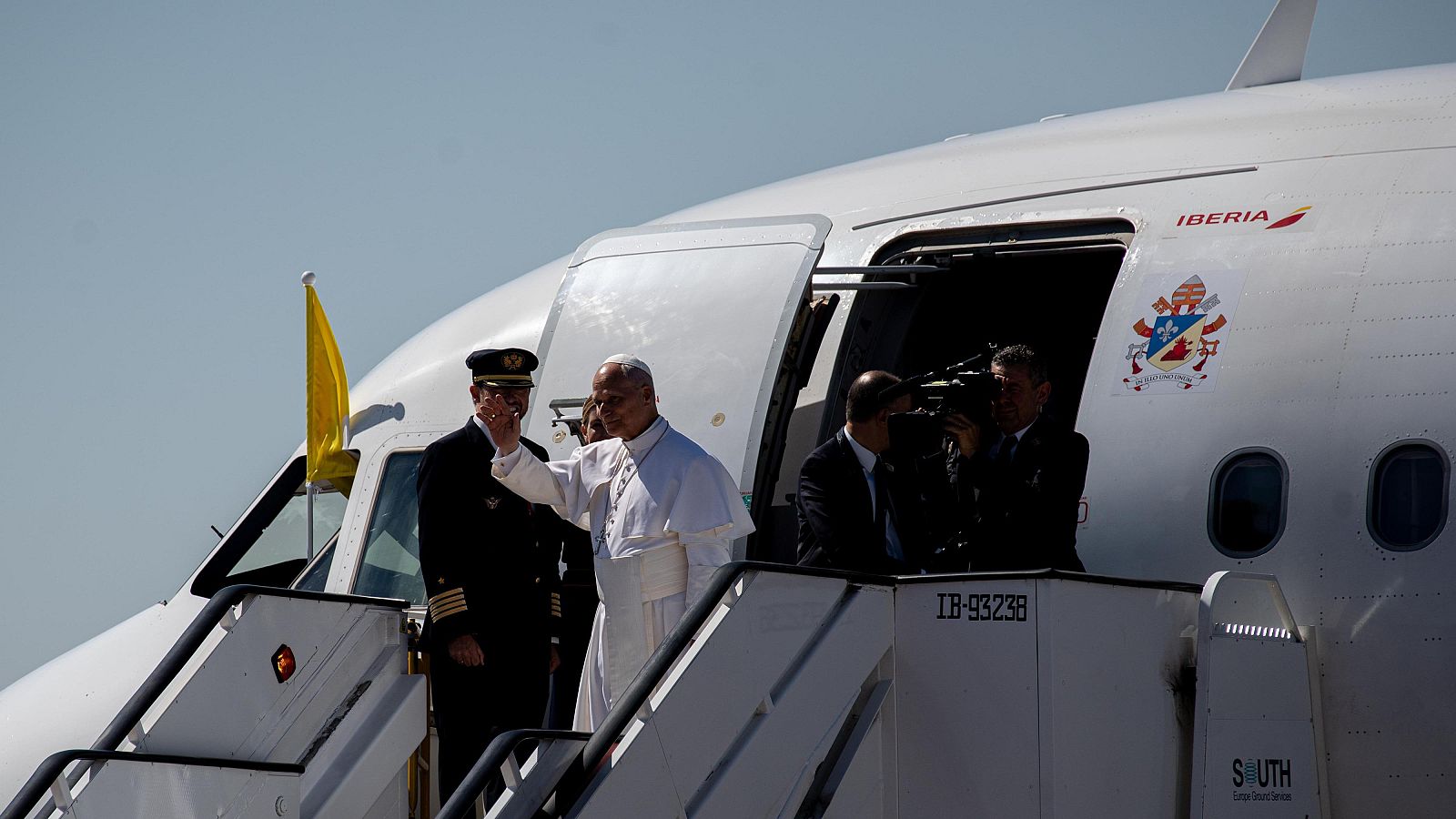 ¿Cómo es el avión en el que viaja el papa? - Mañaneros 360 | Ver