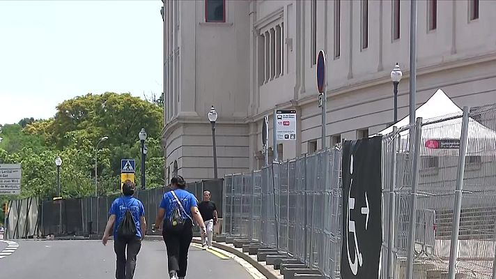 L'Informatiu - La Generalitat xifra en 2 milions d’euros el cost de la visita del Papa. L'Estadi Olímpic acull una vigília d’oració amb 40.000 persones