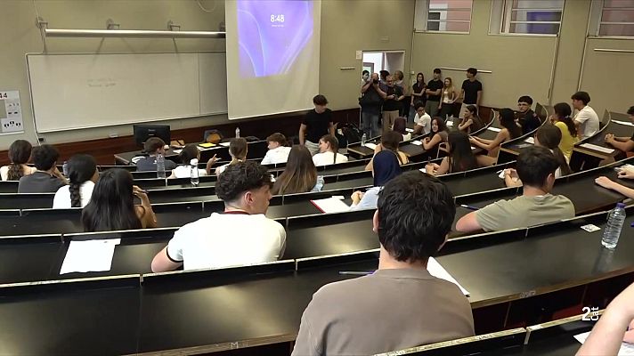 L'Informatiu - Segon dia de les PAU amb més de 45.000 alumnes a Catalunya