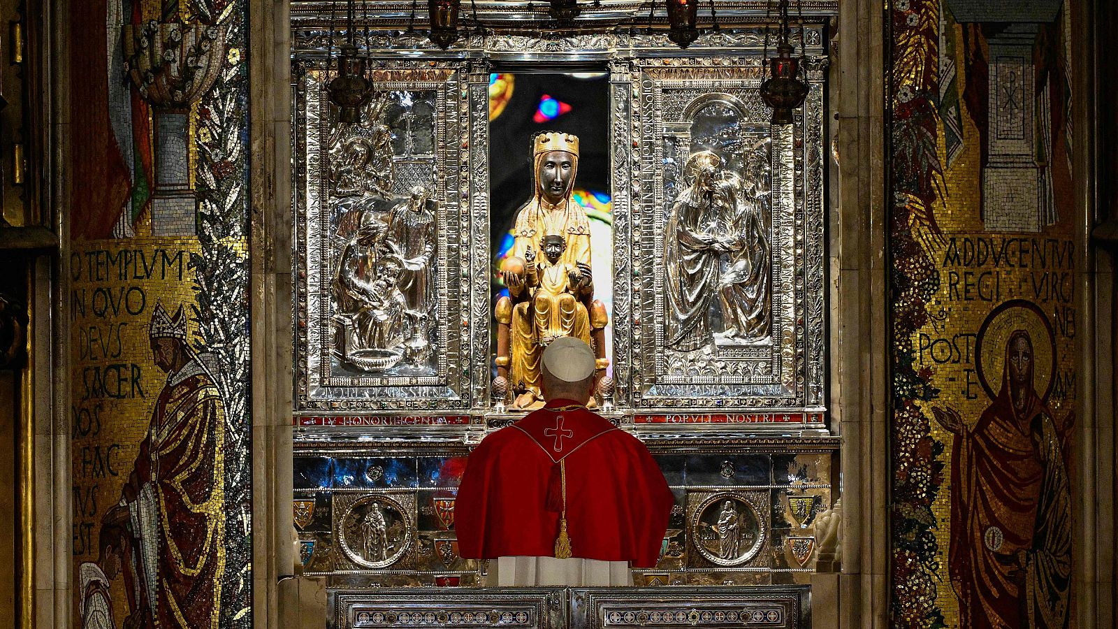 El papa lanza mensajes por la unidad y contra las palabras hirientes en su visita a Montserrat - Telediario 1 | Ver