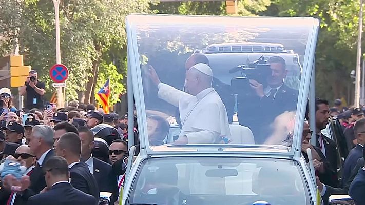 Especials en català - Recorregut de Lleó XIV en papamòbil per Barcelona