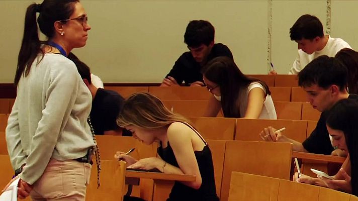 L'Informatiu - Últim dia de les PAU amb examen de català i 45.800 alumnes
