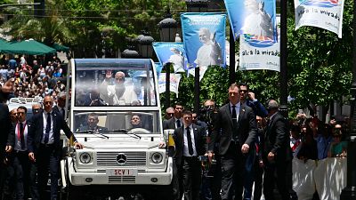 El papa recibe la llave de oro de Las Palmas antes de visitar la catedral - Telediario 1 | Ver