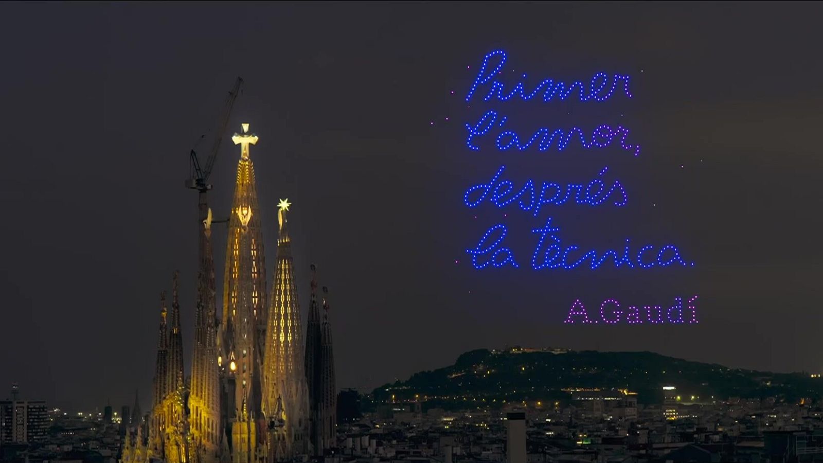 La Sagrada Família acomiada el Papa amb un espectacle de llum i música