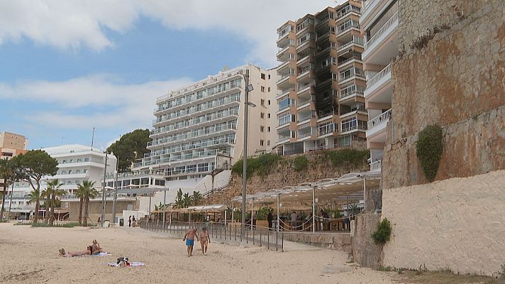 Informatiu Balear - Moren dues persones en un incendi a un bloc de pisos de Magaluf