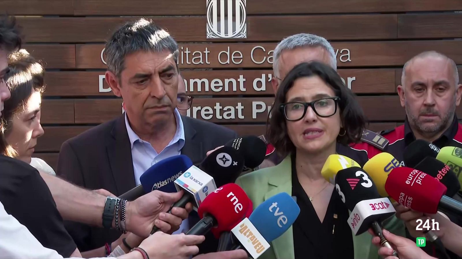 Interior vol endurir penes per armes pel repunt de tirotejos - L'Informatiu | Veure
