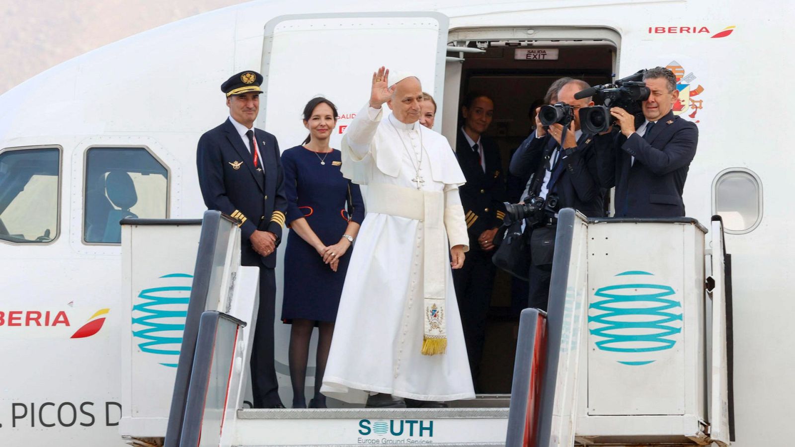 El papa llega a Tenerife en la última escala de su viaje a España - RTVE Noticias Vídeo | Ver