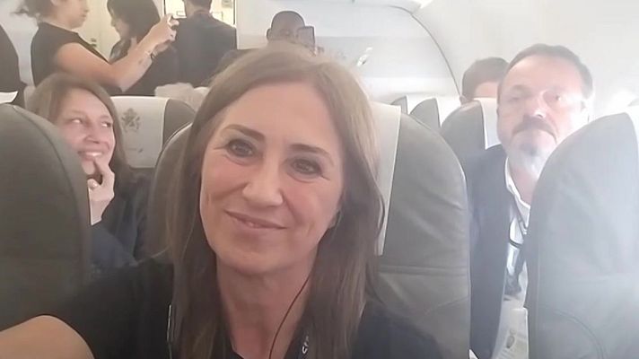  - Begoña Alegría relata desde dentro del avión del papa los detalles del retraso del vuelo