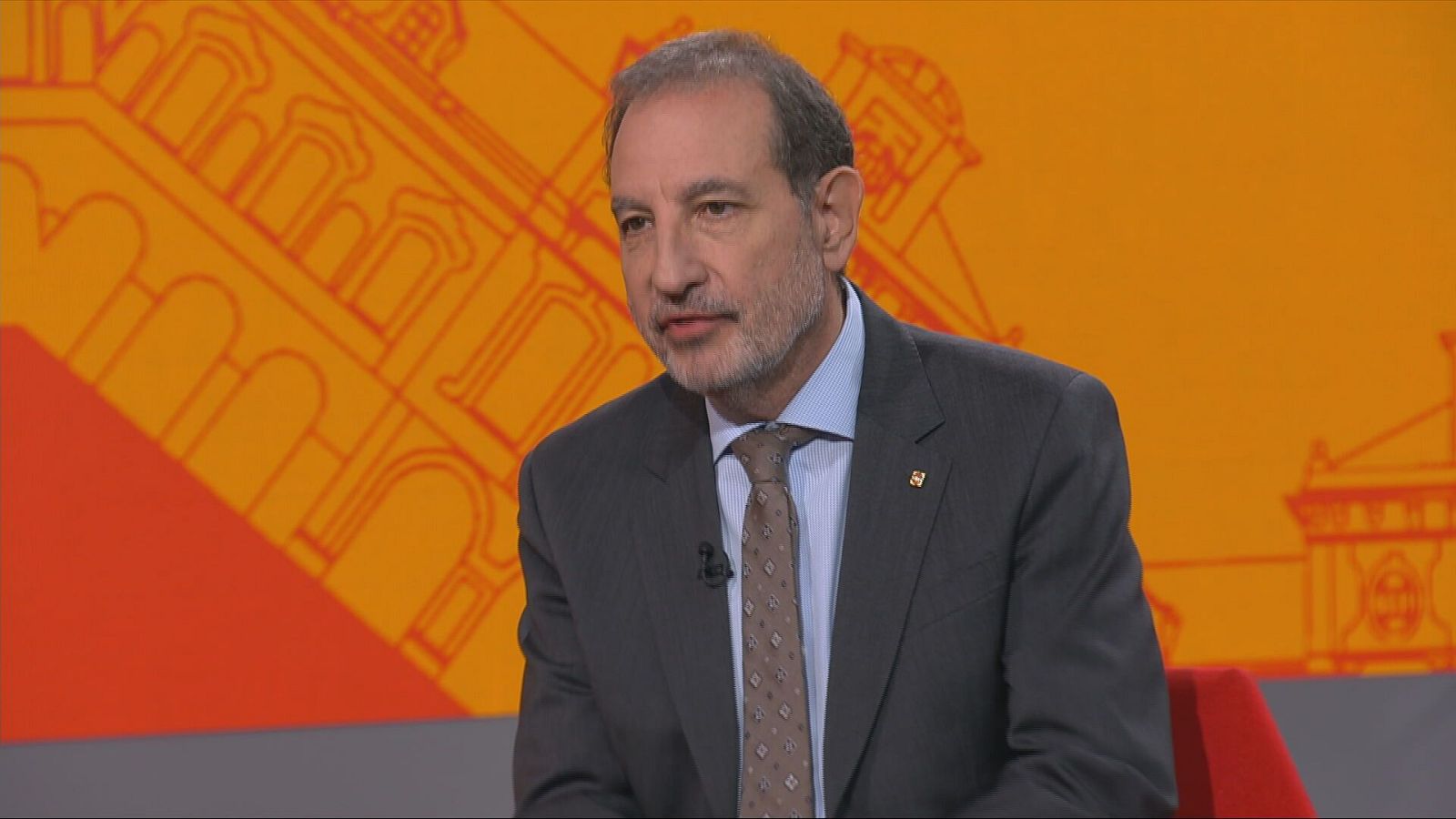 Ramon Espadaler: "No hi ha símbols de cap mena dins un acte litúrgic" - Aquí parlem | Veure
