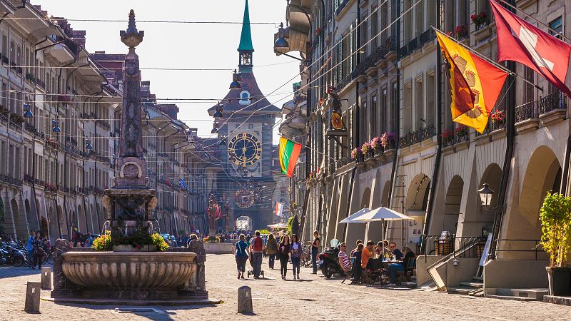 Suiza vota si limita su población a 10 millones para 2050 - Fin de semana 24h | Ver