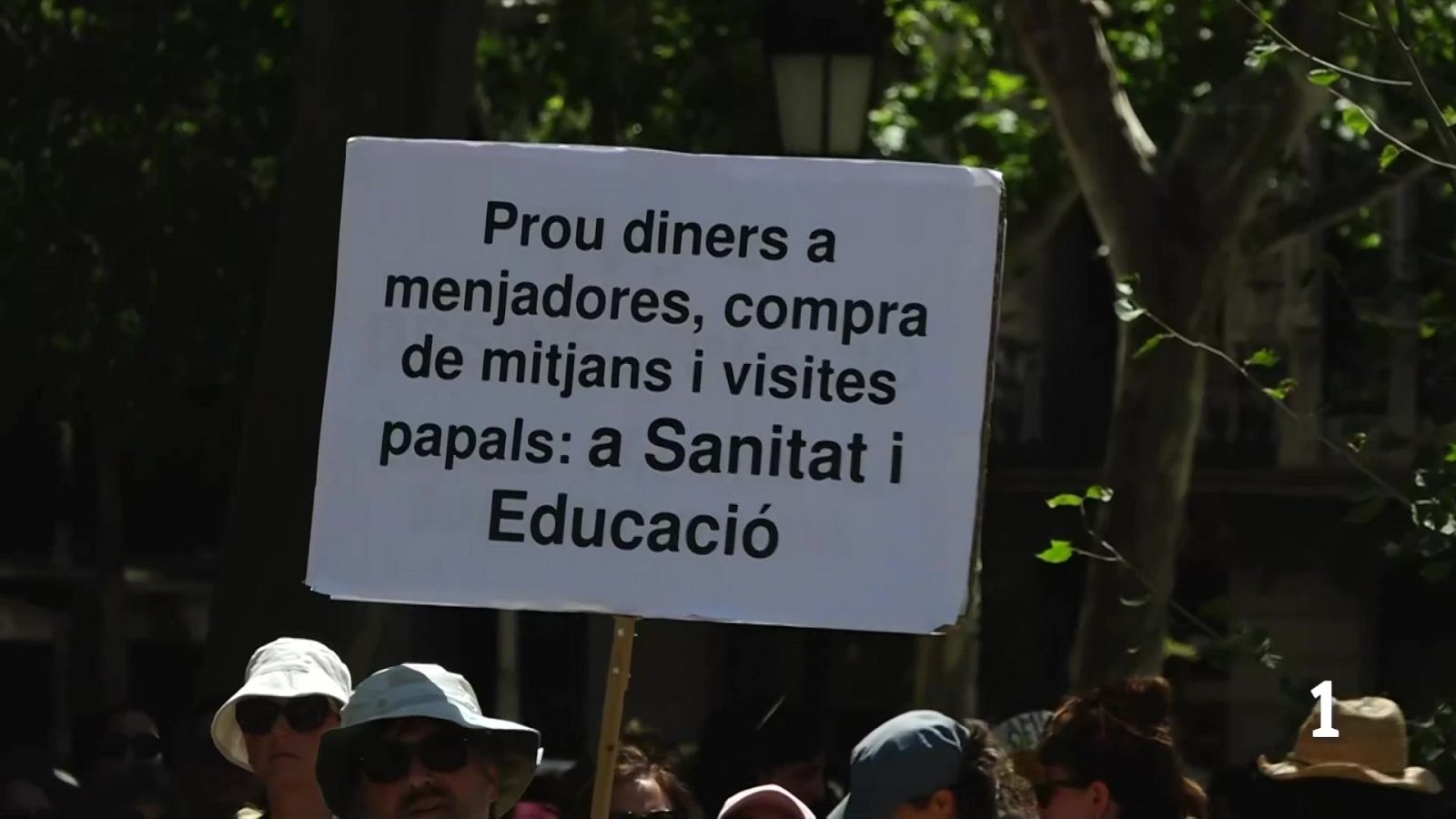 Milers de persones reclamen un acord per a l'educació pública