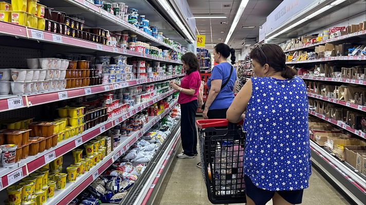 Telediario Fin de Semana - La elevada inflación y los bajos sueldos en Argenina asfixian a la clase media