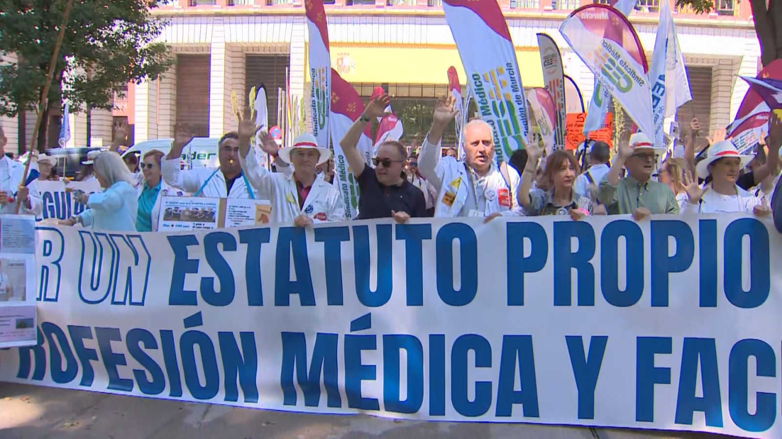 Empieza la quinta semana de huelga de médicos en demanda de un estatuto marco propio | RTVE Play - Ver ahora