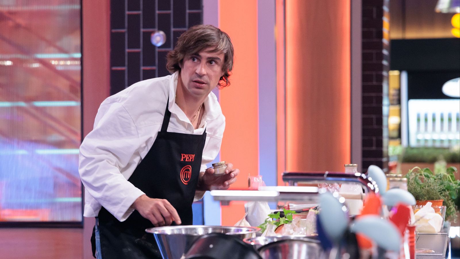 El caos en la cocina de Pepe que hace enfadar al jurado de MasterChef - MasterChef | Ver
