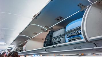 La UE no garantiza la maleta de mano gratuita pero exige mayor transparencia en los precios a las aerol�neas