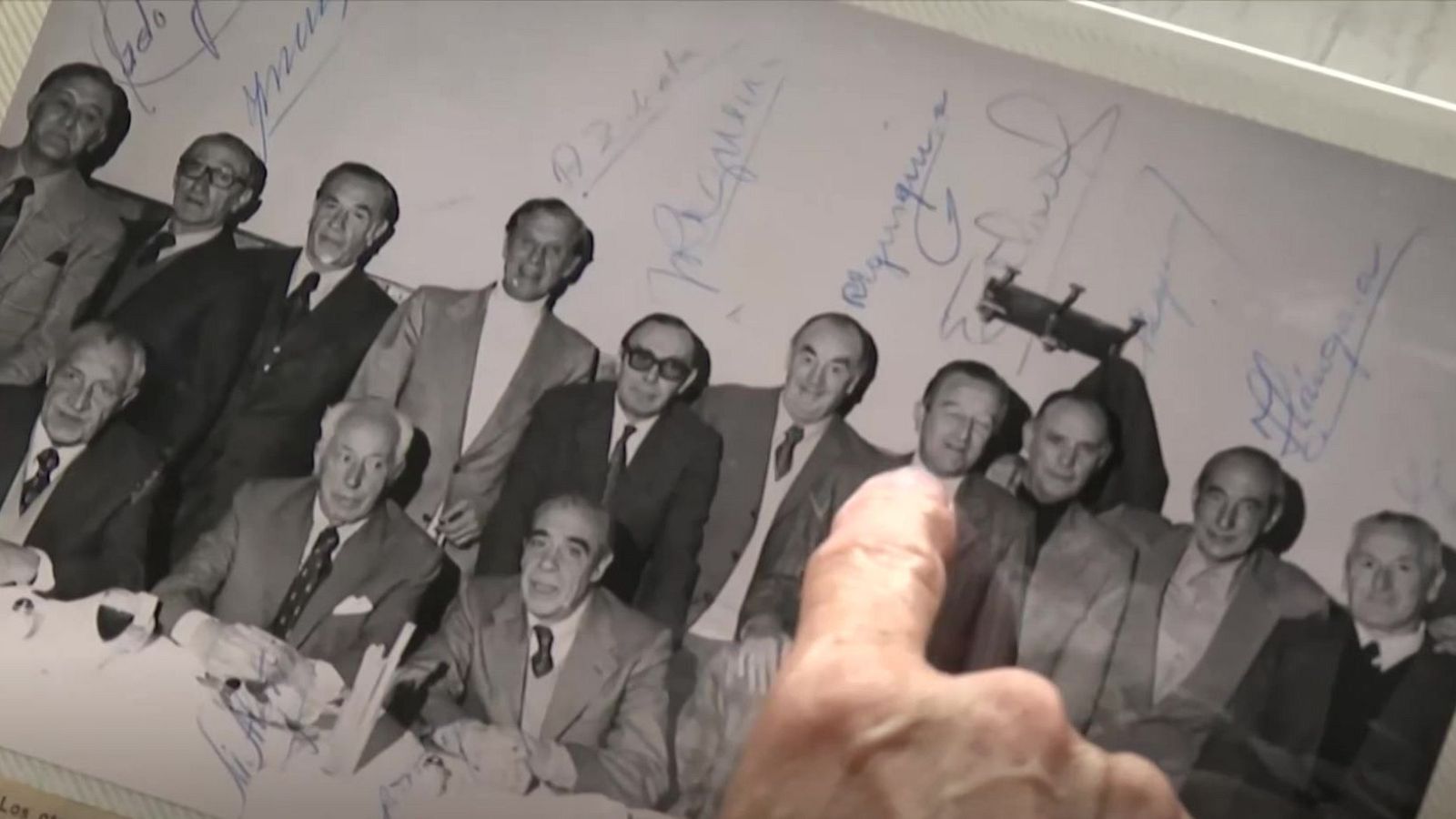 Los exiliados republicanos que la Guerra Civil unió al fútbol mexicano - Telediario 2 | Ver