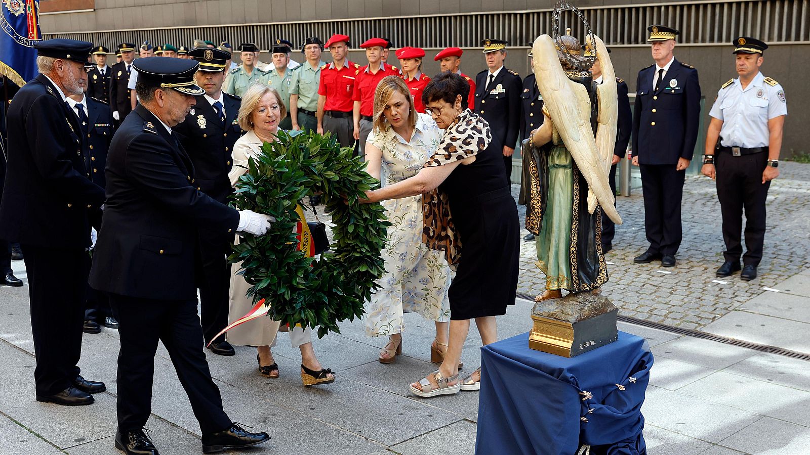 La Policía Nacional homenajea a 13 agentes asesinados por ETA en Navarra, en el Día de la Víctimas del Terrorismo