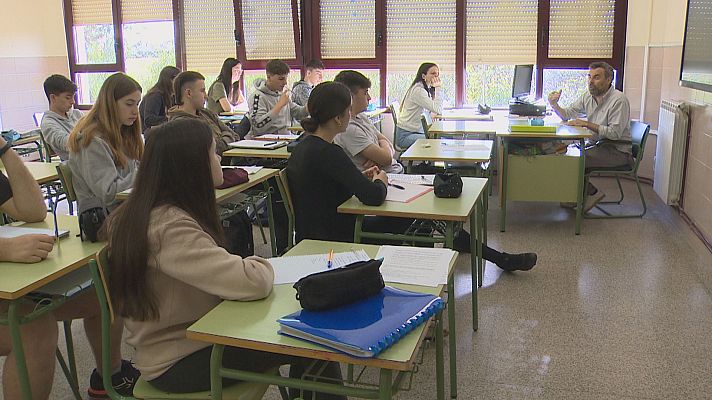 Informativo Telerioja - Los exámenes han terminado pero es obligatorio ir a clase hasta el 22 de junio aunque tengas todo aprobado