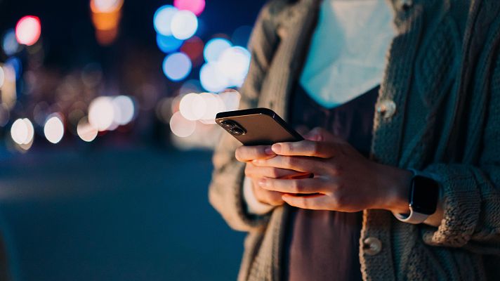 Telediario 1 - Casi la mitad de los españoles se informan en redes sociales