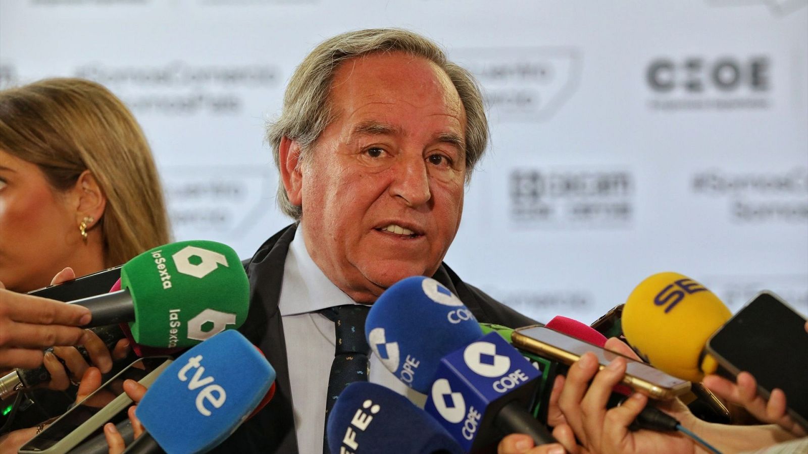 El presidente de la patronal de Castilla-La Mancha llama "memos" a los jóvenes - RTVE Noticias Vídeo | Ver