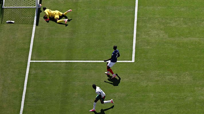 Copa Mundial de la FIFA 2026 - Al palo el disparo de Nico Jackson en el  Francia - Senegal | Mundial 2026