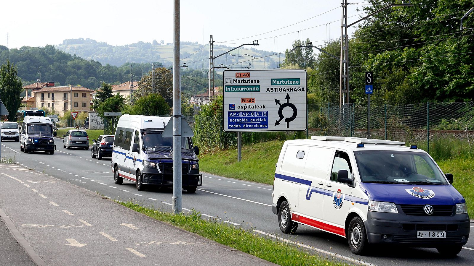 Los 230 reclusos de Martutene, trasladados al nuevo centro penitenciario de Zubieta | RTVE Play - Ver ahora