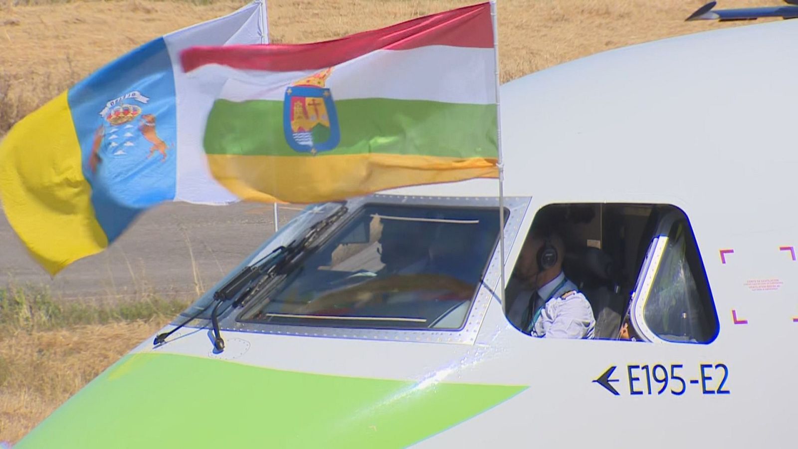 Logroño estrena un vuelo directo con las Islas Canarias - Informativo Telerioja | Ver